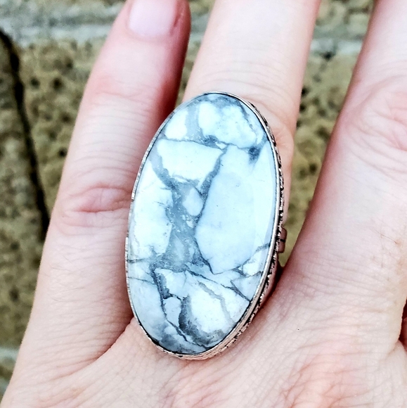 New Howlite 925 Silver Statement Ring. - Picture 12 of 12